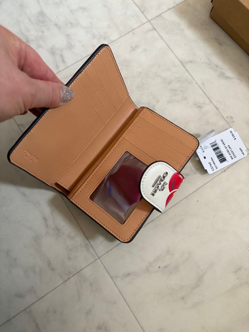 COACH チェリー柄 二つ折り財布　新品未使用　コーチさくらんぼ