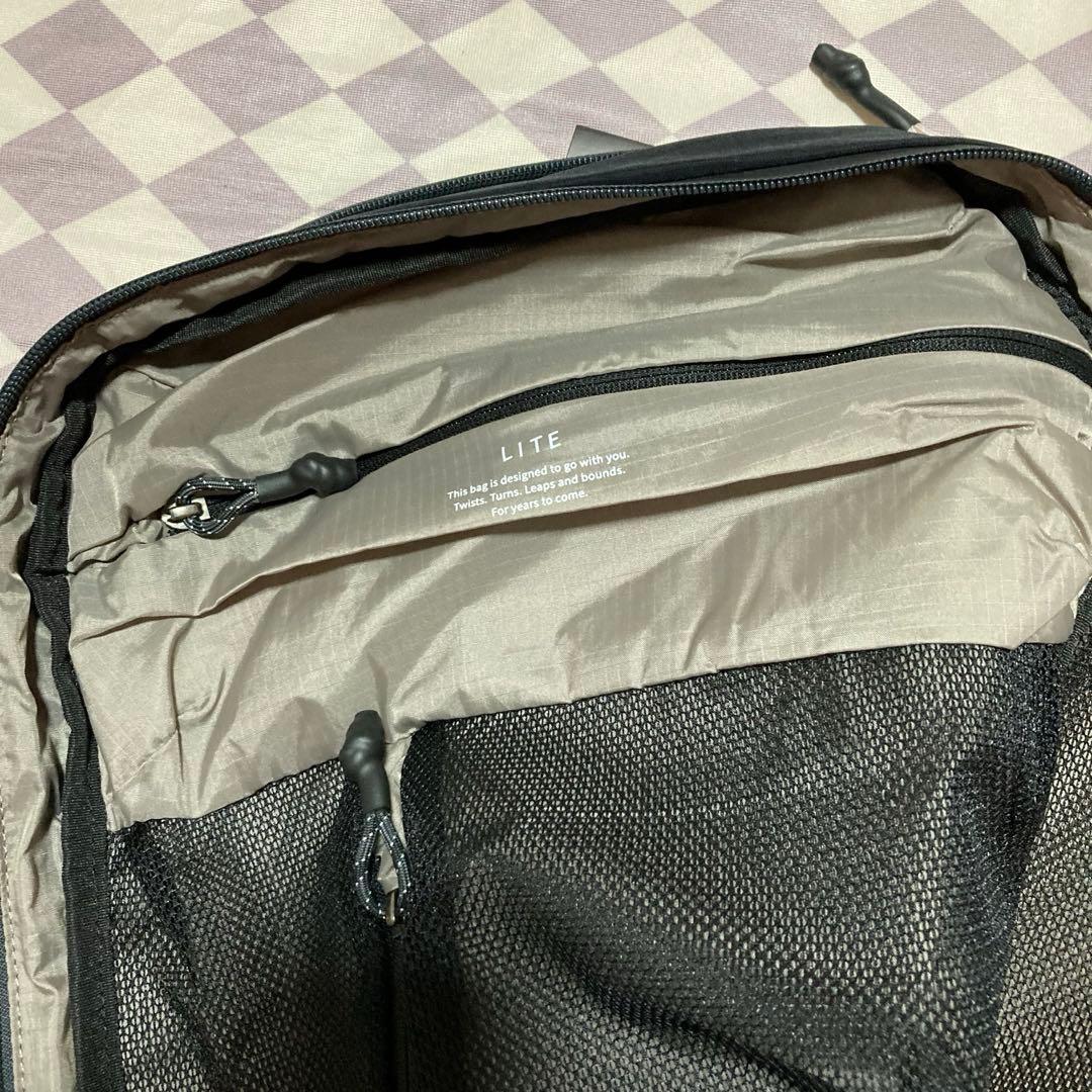 Bellroy Lite 旅行リュック 容量30L ブラック