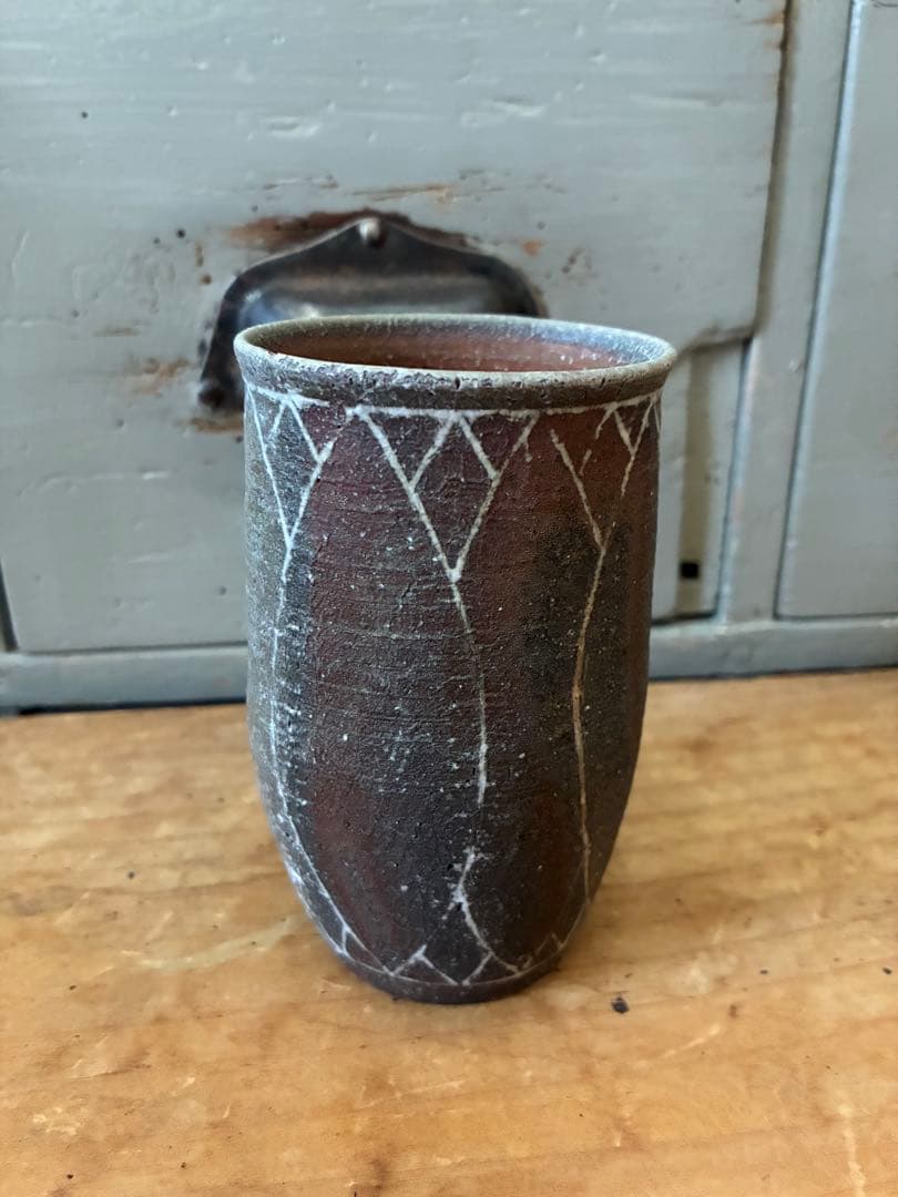 幾何学模様の陶器　花瓶　カップ