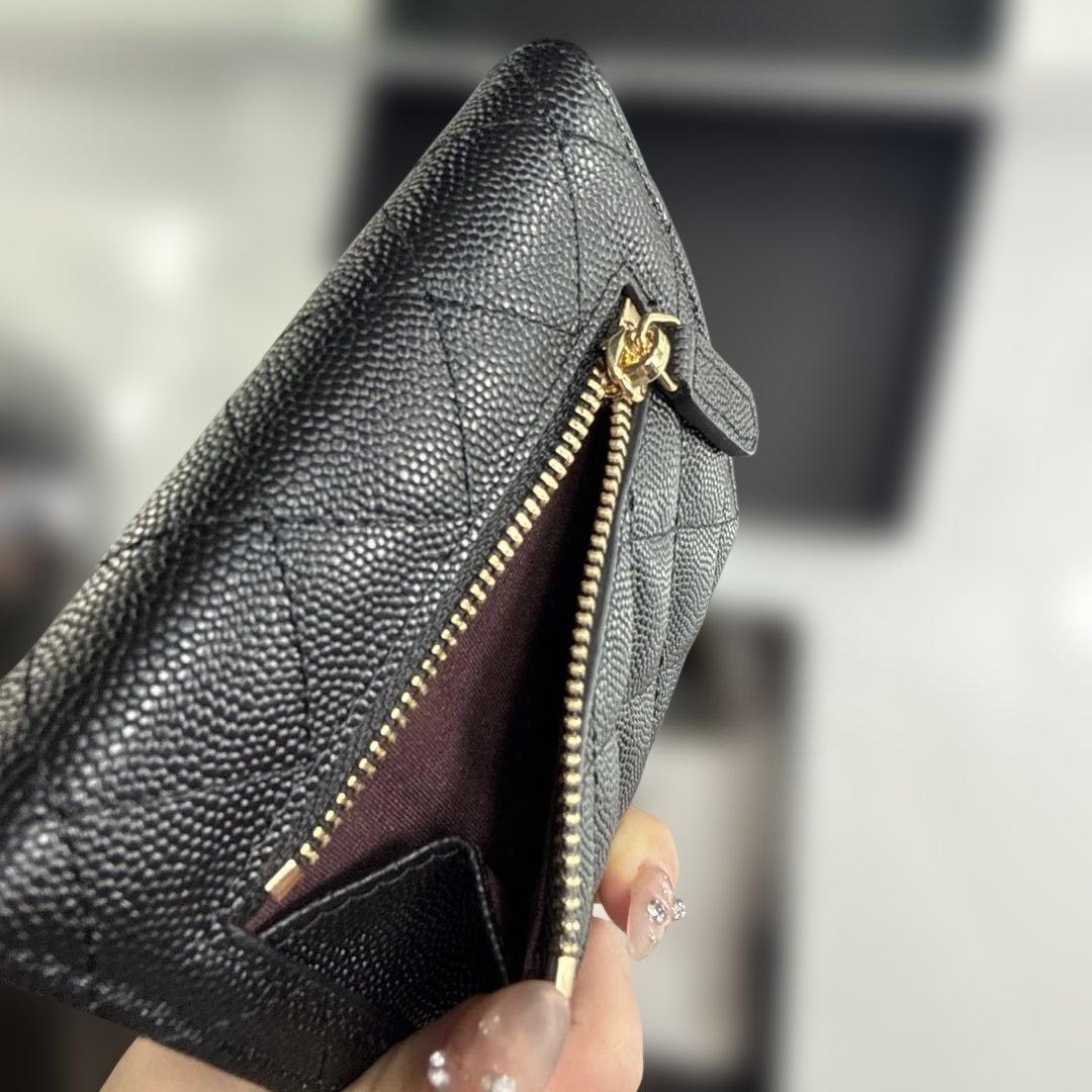 CHANEL ブラック キャビアスキン　 コンパクトウォレット