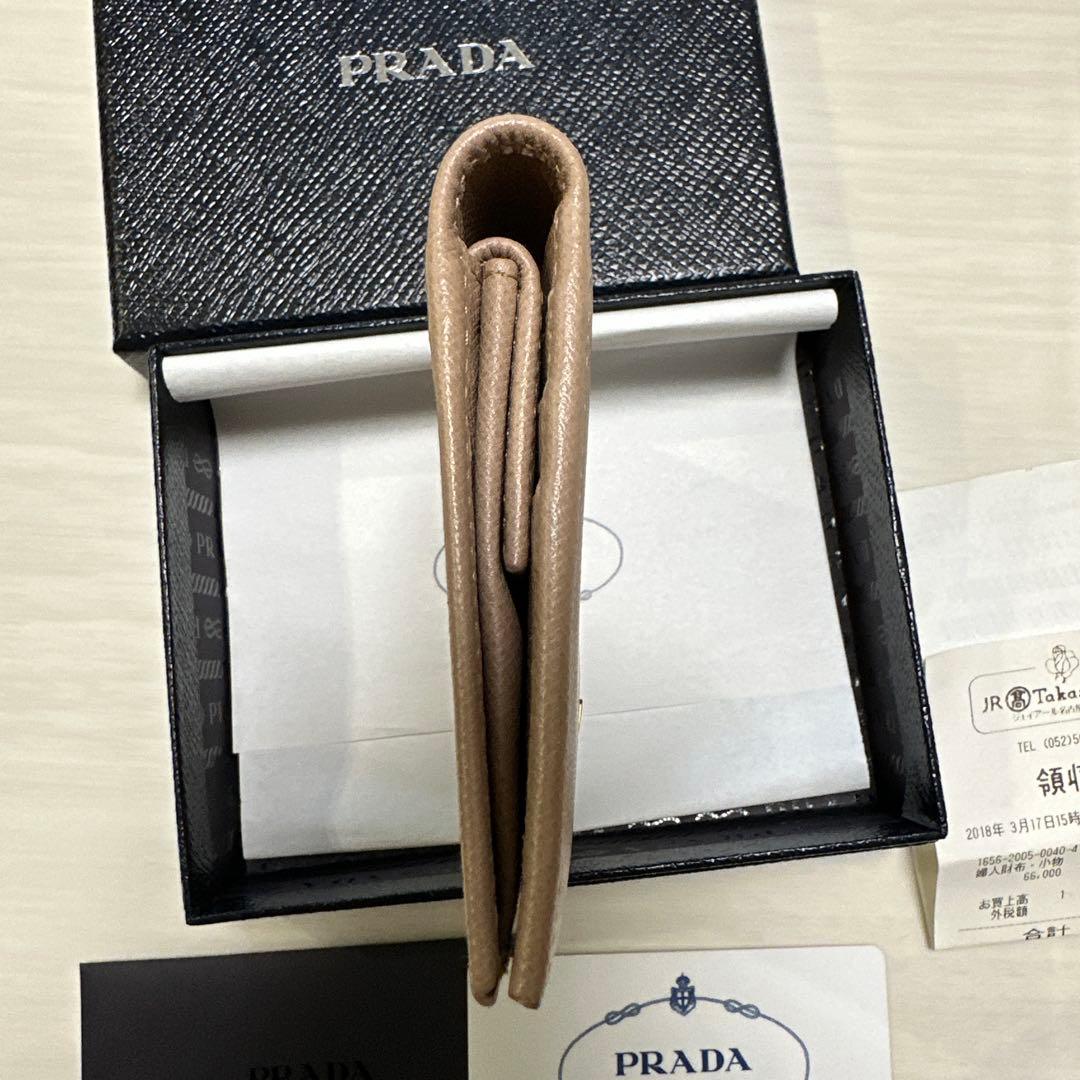a.　PRADA サフィアーノレザー 二つ折り財布 1ML018