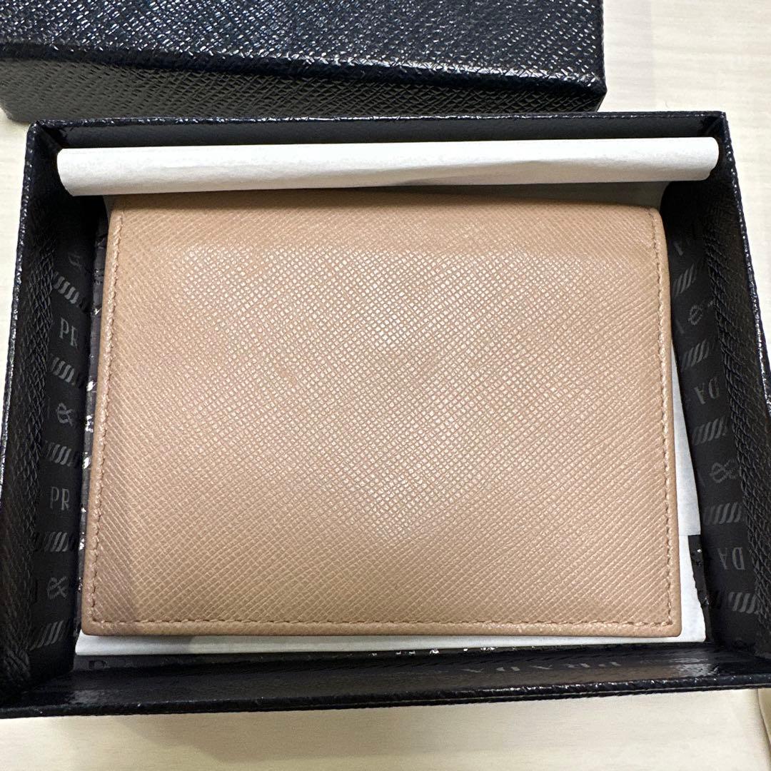 a.　PRADA サフィアーノレザー 二つ折り財布 1ML018