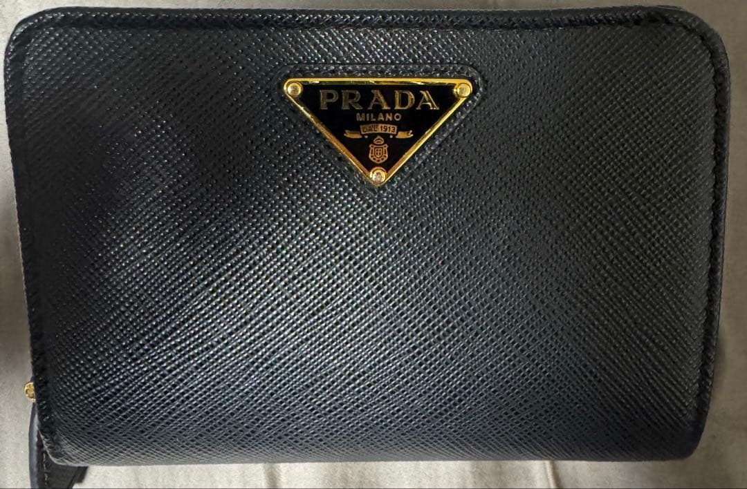 PRADA サフィアーノトライアングル財布　大容量