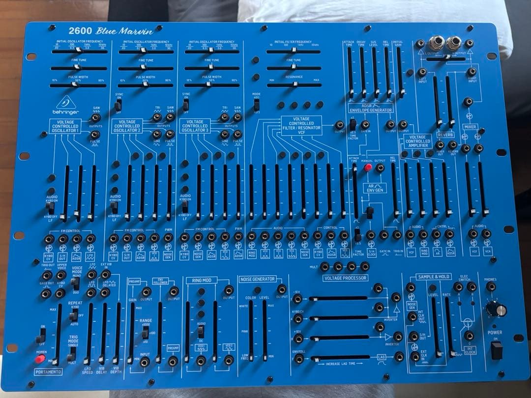 Behringer2600 セミモジュラーシンセサイザー