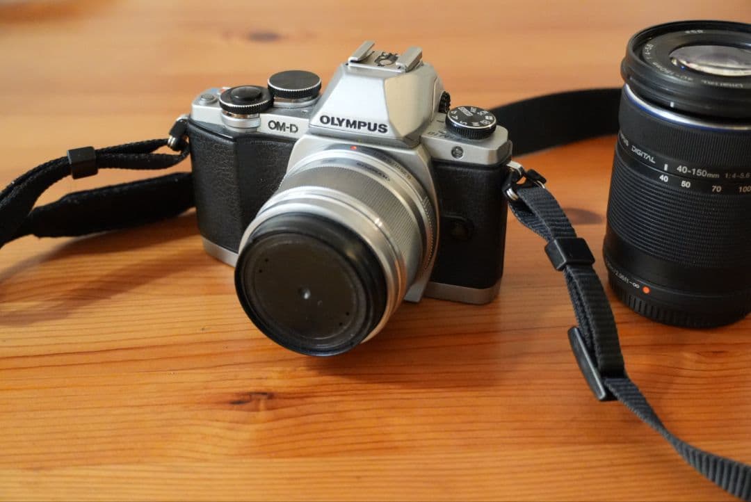 【レンズ2本付・動作確認済】OLYMPUS ミラーレス一眼 OM-D E-M10
