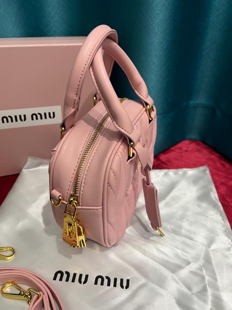 mIu mIu ピンク ショルダーバッグ