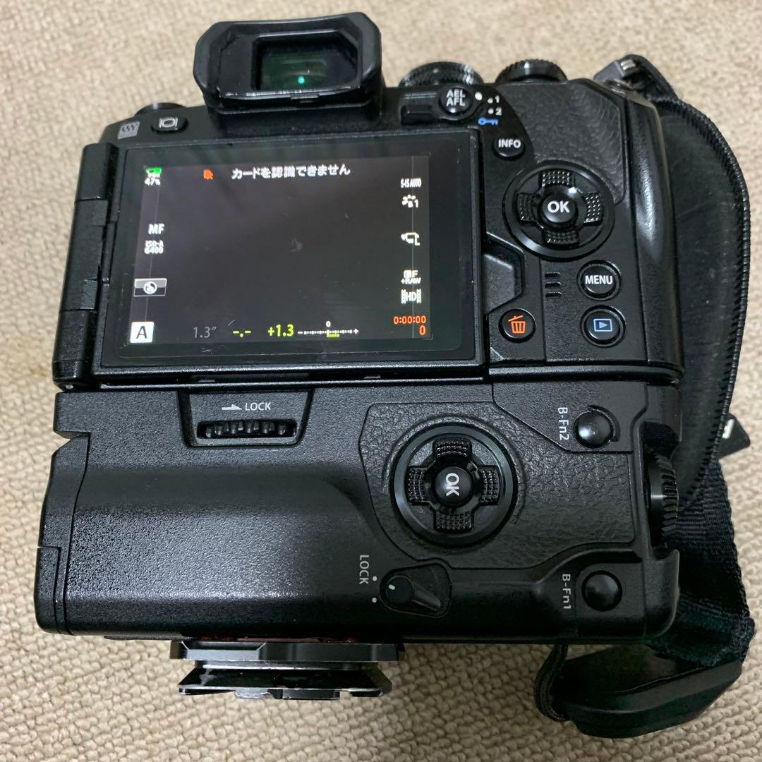 OLYMPUS OM-D E-M1 Mark II パワーグリップ付き