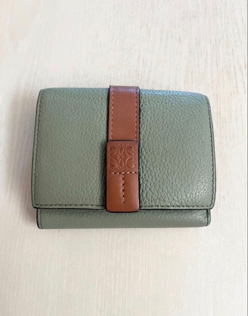 LOEWE(ロエベ) グリーン　三つ折り財布