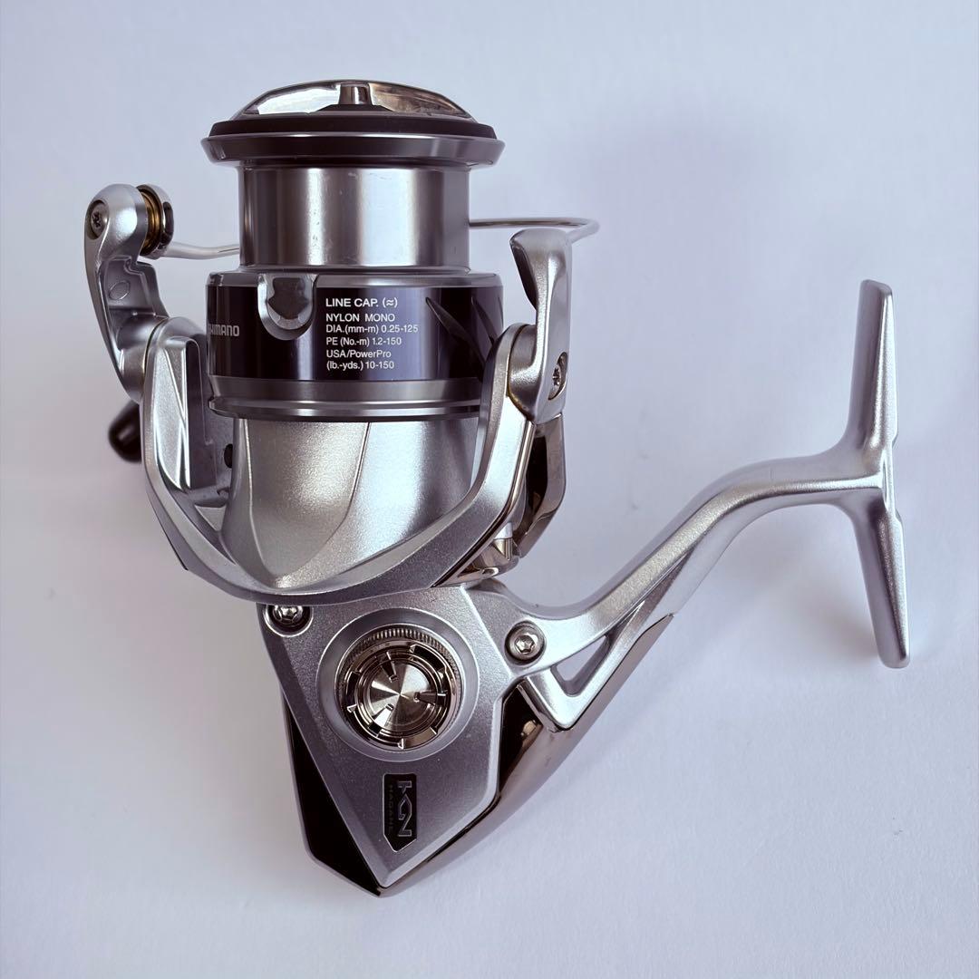 ［美品］シマノ スピニングリール STRADIC 3000XGM