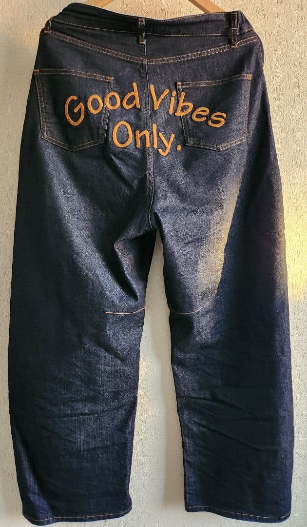 アンコキーヌ　カーヴィーデニム Good Vibes Only.