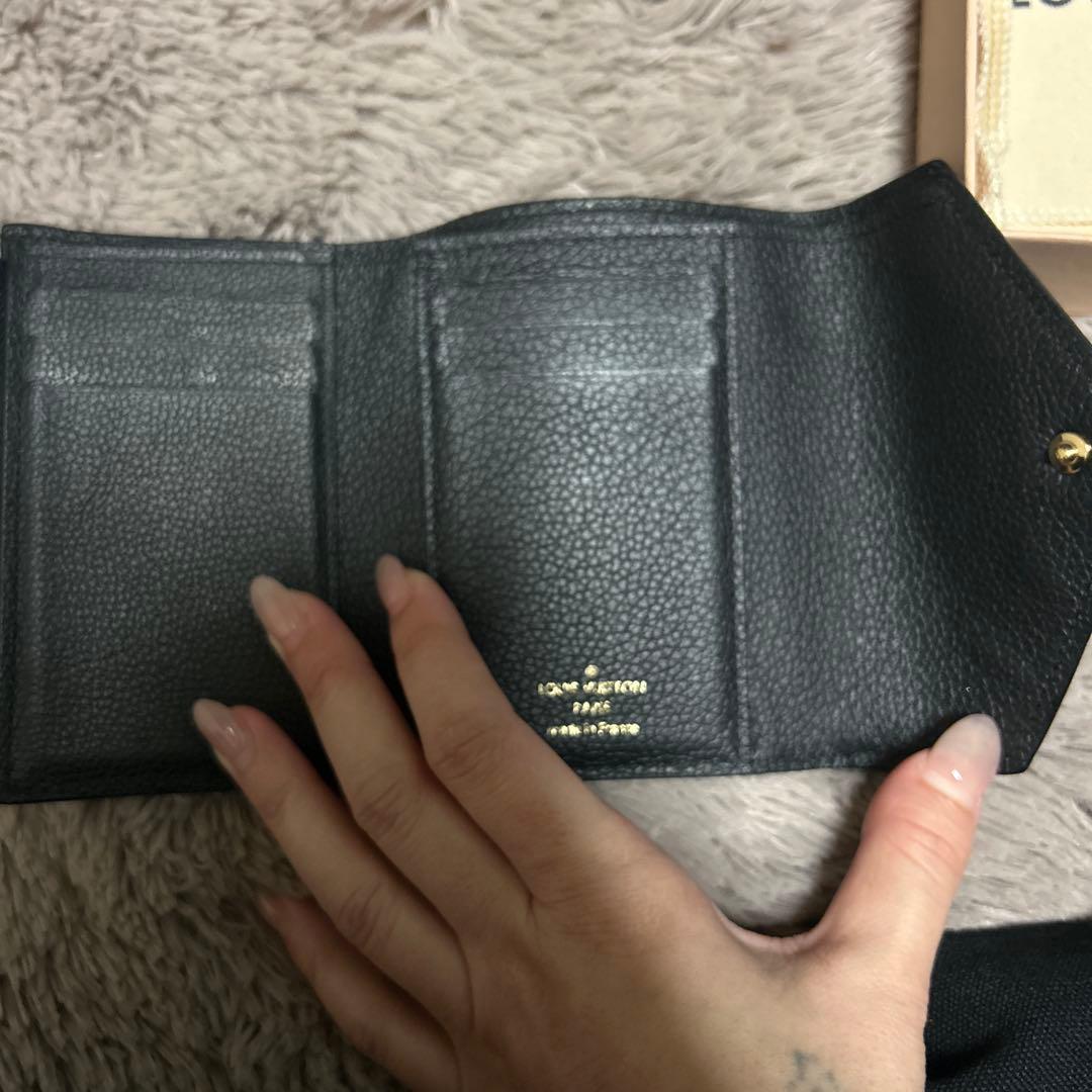 ルイヴィトン ポルトフォイユ ヴィクトリーヌ アンプラント短財布