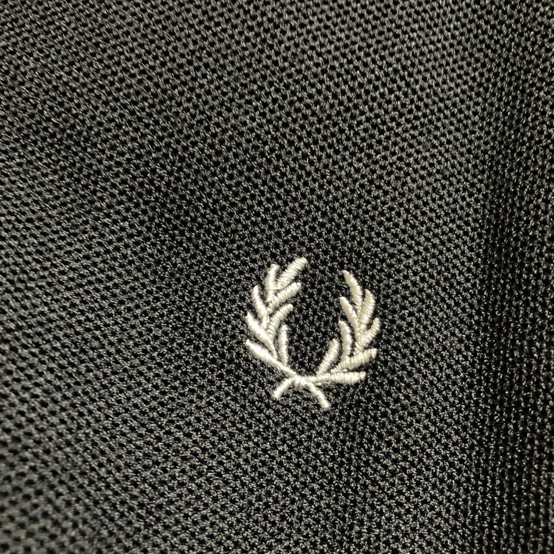 FRED PERRY × Ray BEAMS / 別注 Vネックカーディガン　黒