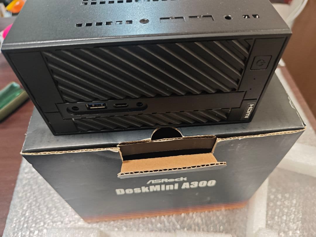 DeskMini A300 ミニPC 本体と電源ケーブル