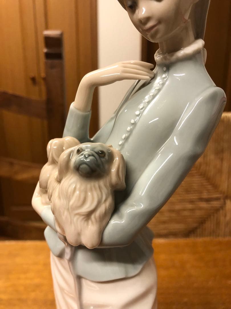 リヤドロ LLADRO 仔犬を抱く貴婦人