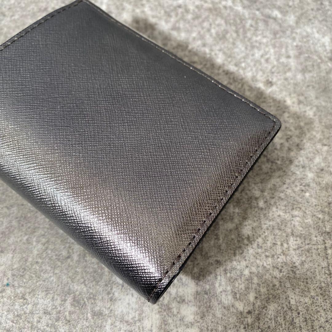 新品未使用　ケイトスペード　折り財布　レザー　シルバー　コンパクトウォレット