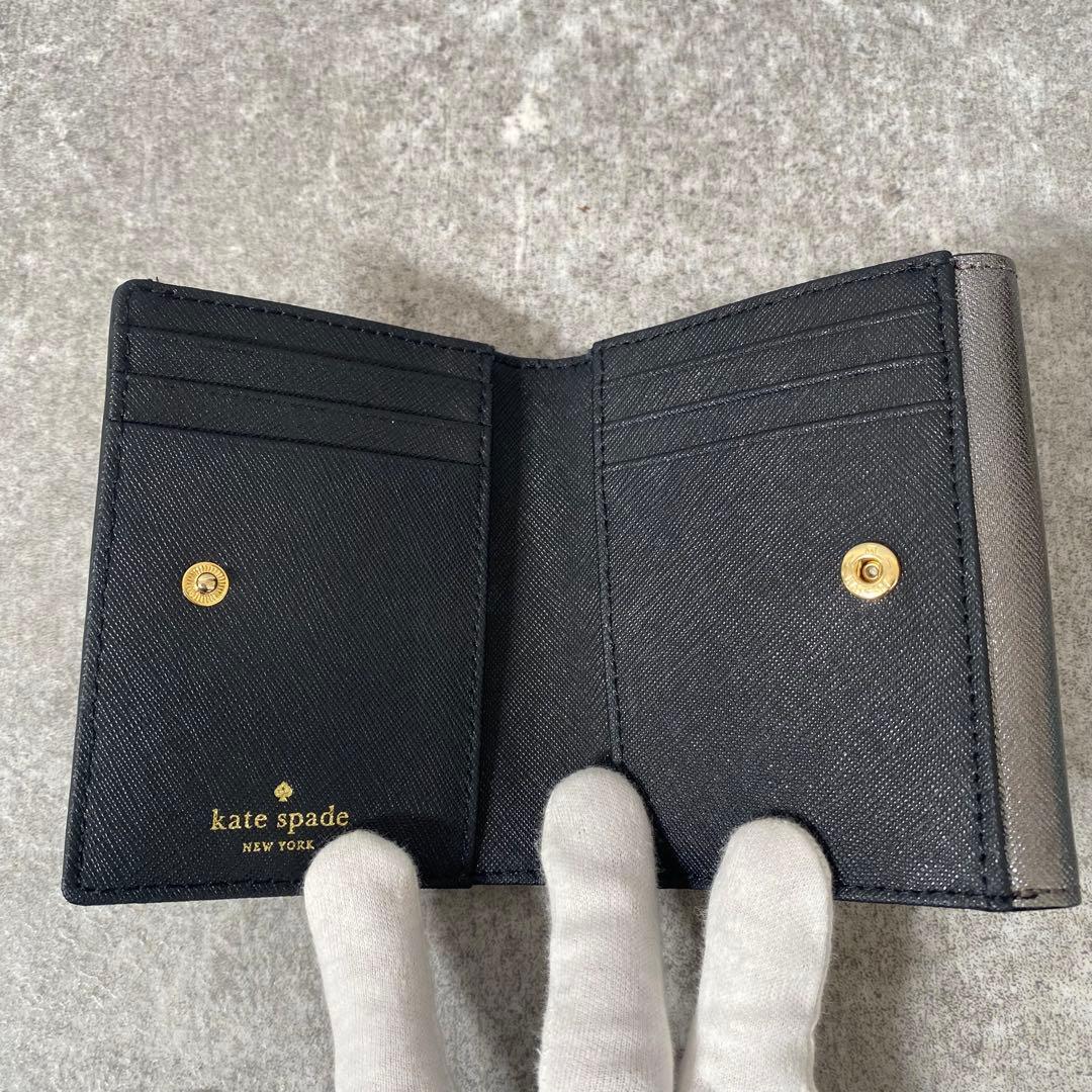 新品未使用　ケイトスペード　折り財布　レザー　シルバー　コンパクトウォレット