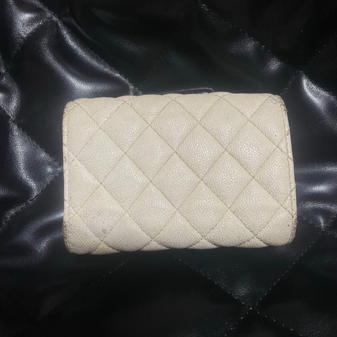 ひろ　CHANEL ボーイ ホワイト コンパクト 折り財布