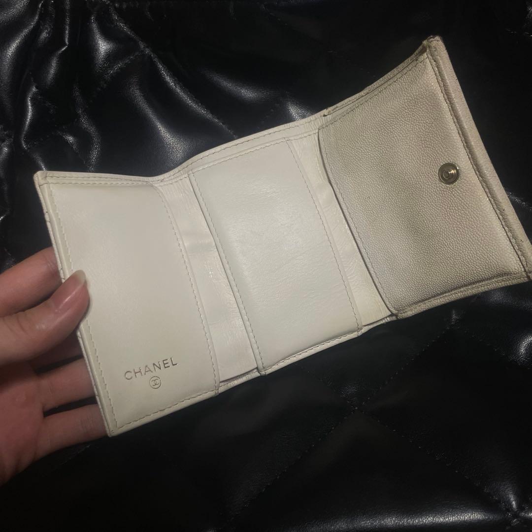 ひろ　CHANEL ボーイ ホワイト コンパクト 折り財布