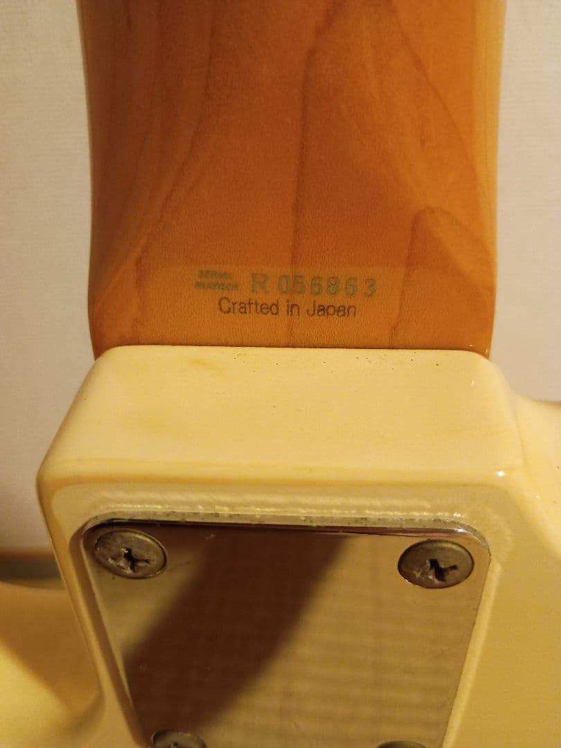 Fender Jazz Bass アイボリー 4弦