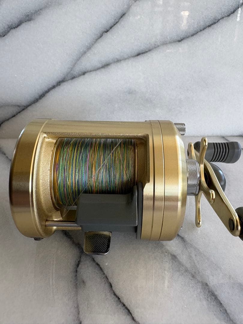 SHIMANO カルカッタ400 ベイトリール