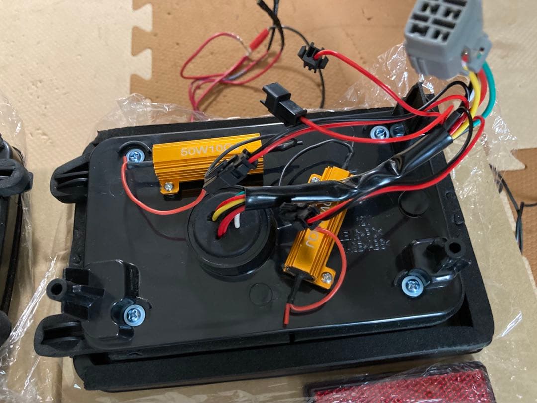 エブリィDA64V／DA17V LED テールランプ　シーケンシャル　新品