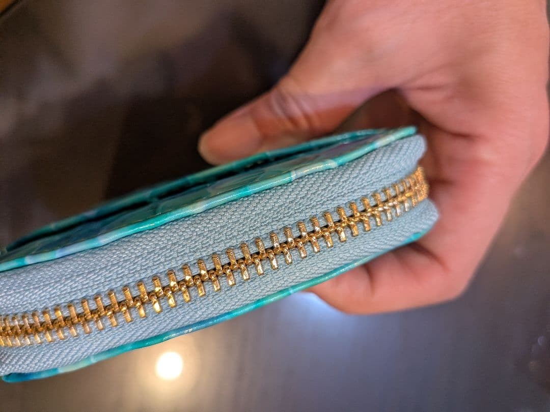 ハースケジュール「美品」　 二つ折り財布　ビューティフルアイランド