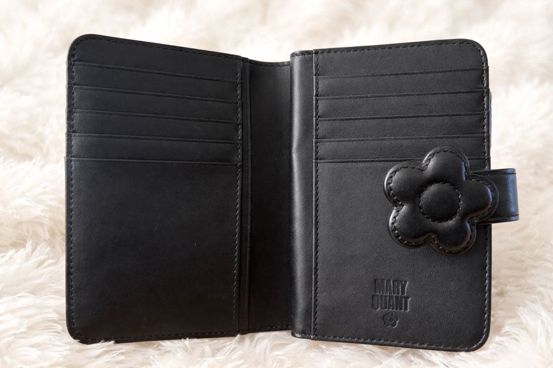 【美品】MARY QUANT マリークヮント デイジーパッチ 折り財布 ベージュ