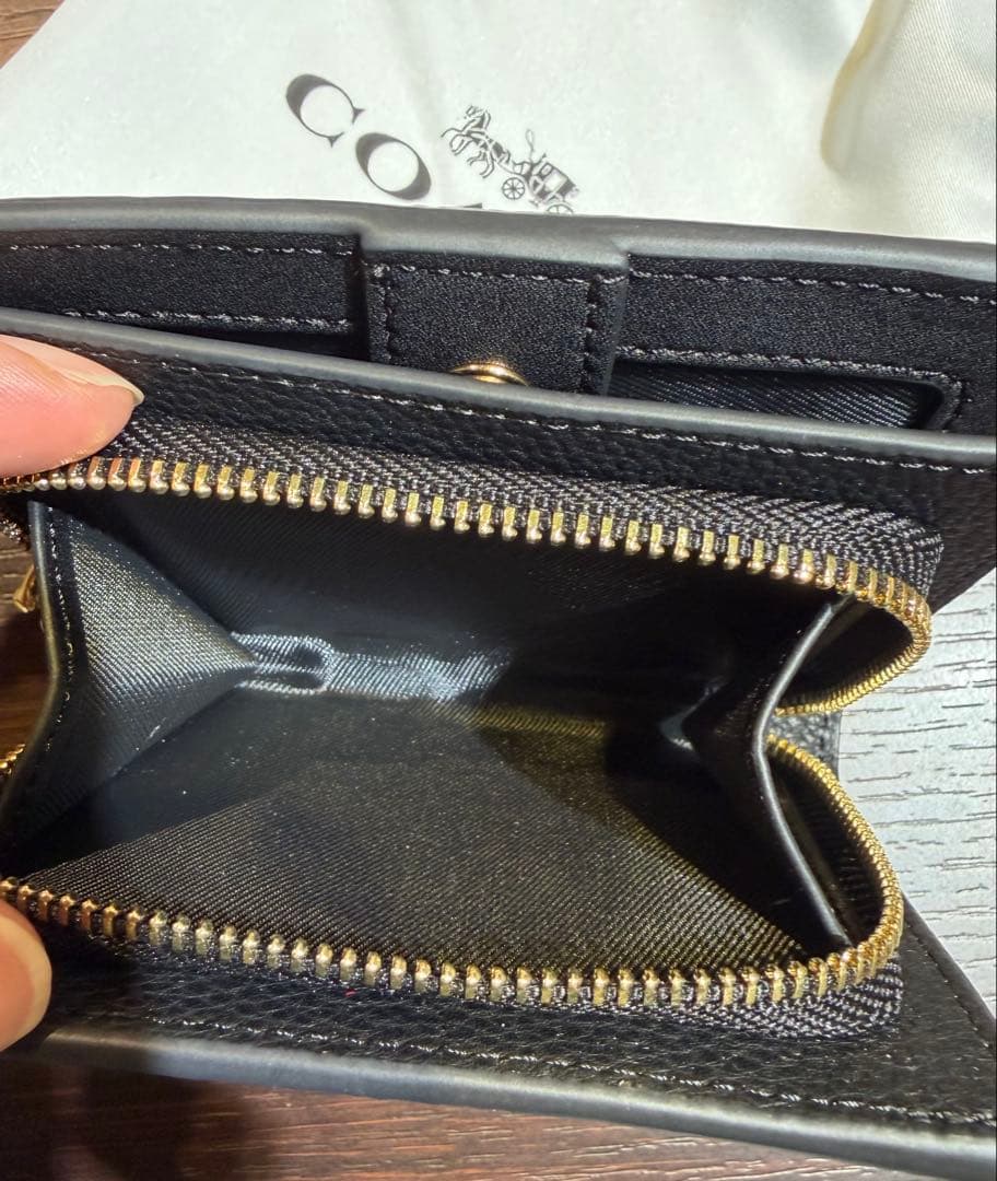 新品✳︎COACH ブラック 二つ折り財布 コーチウォレット