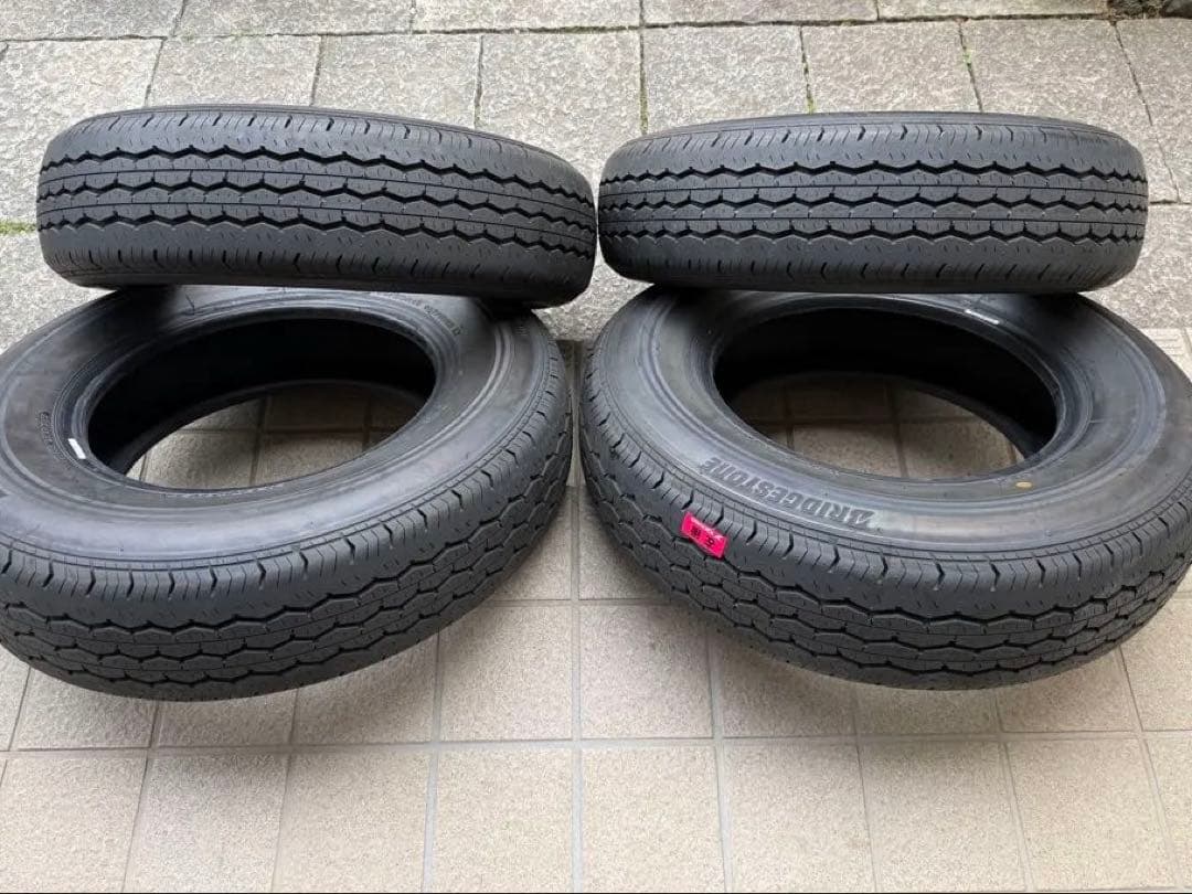 ブリヂストンECOPIA 195/80R15 107/105S LTタイヤ 4本