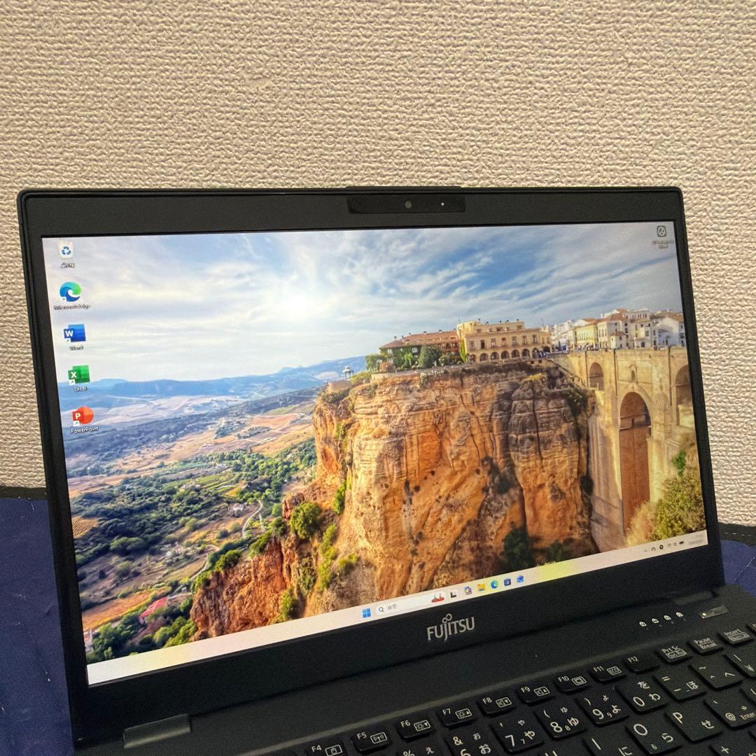 B級激安！Office搭載Win11 ハイスペックモバイルPC 10世代 i5