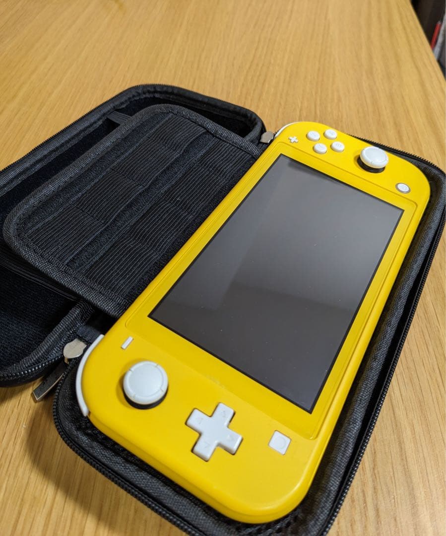 Nintendo Switch Lite イエロー ケース付き