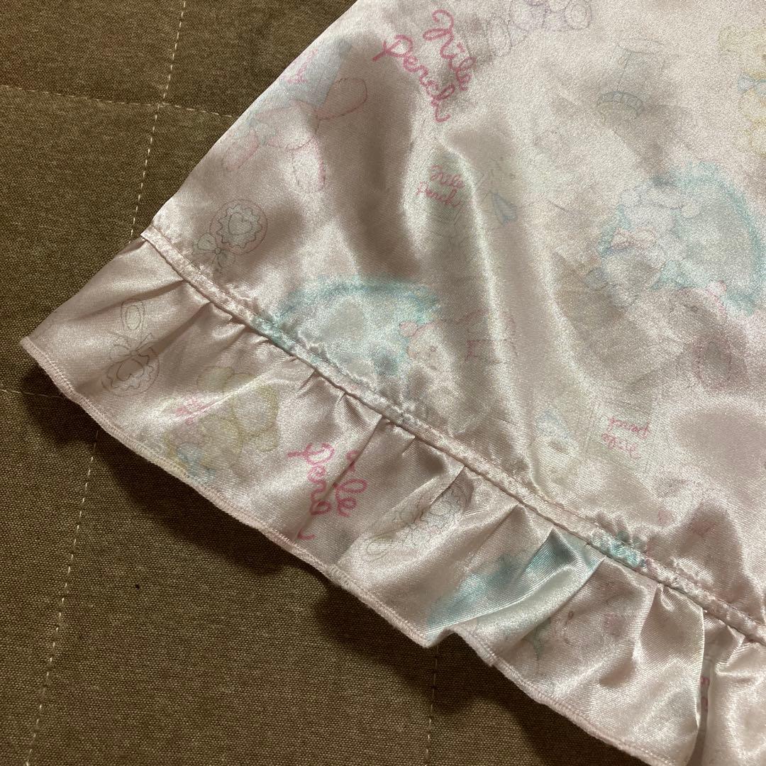 ナイルパーチ BABYGIFT柄パステルピンクサテン生地ひざ丈ワンピース♡