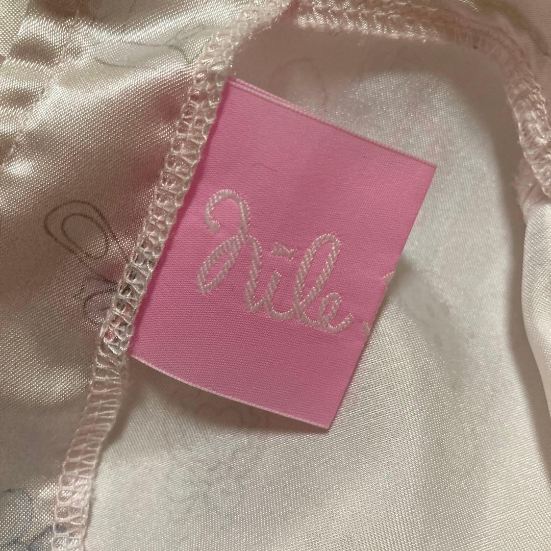 ナイルパーチ BABYGIFT柄パステルピンクサテン生地ひざ丈ワンピース♡