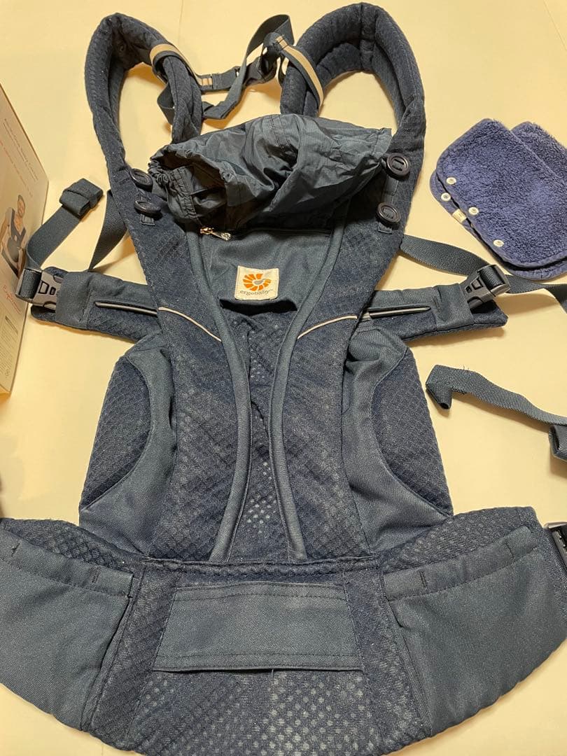 Ergobaby OMNI Breeze 抱っこひも 青 よだれカバー付