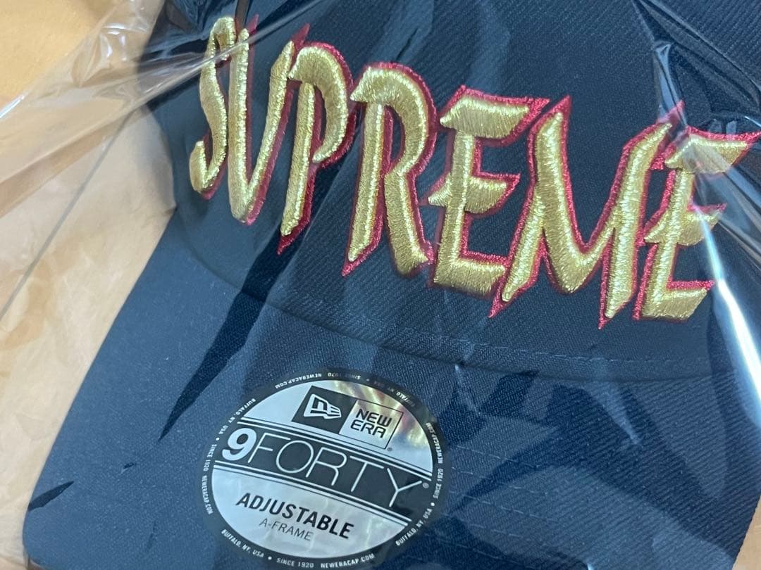 Supreme Sharp Spellout Adjustable ニューエラ