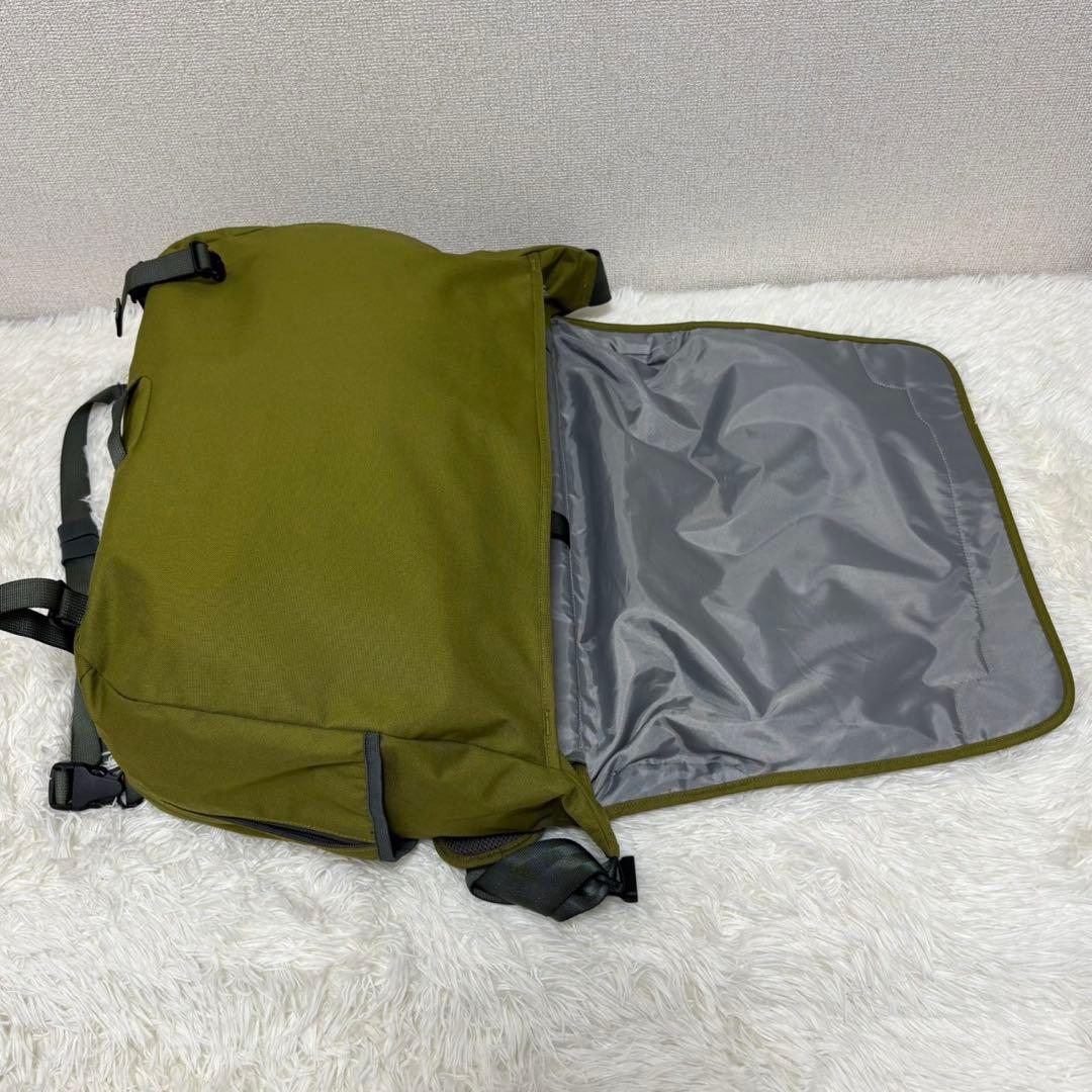 Patagonia メッセンジャーバッグ A4可 大容量 オリーブ