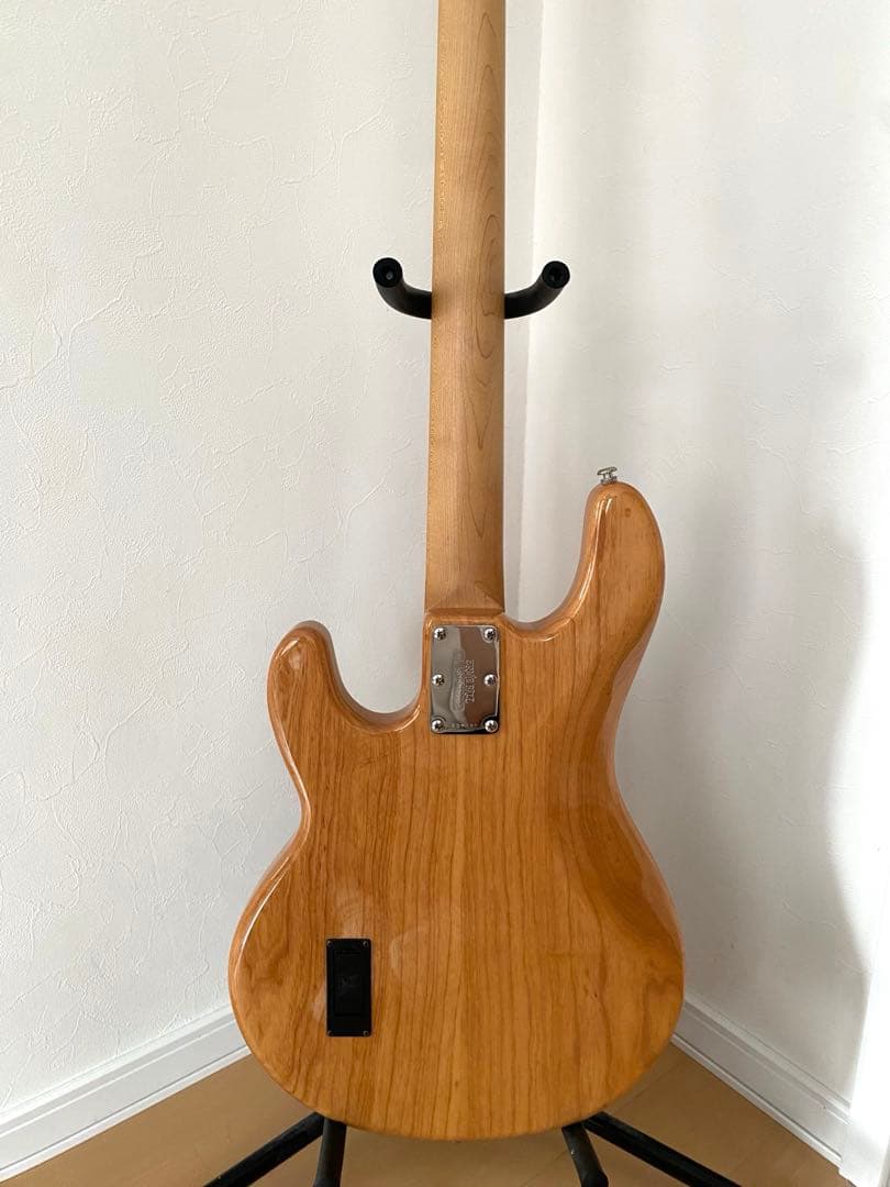 Music Man ミュージックマン　スティングレイ　ベース