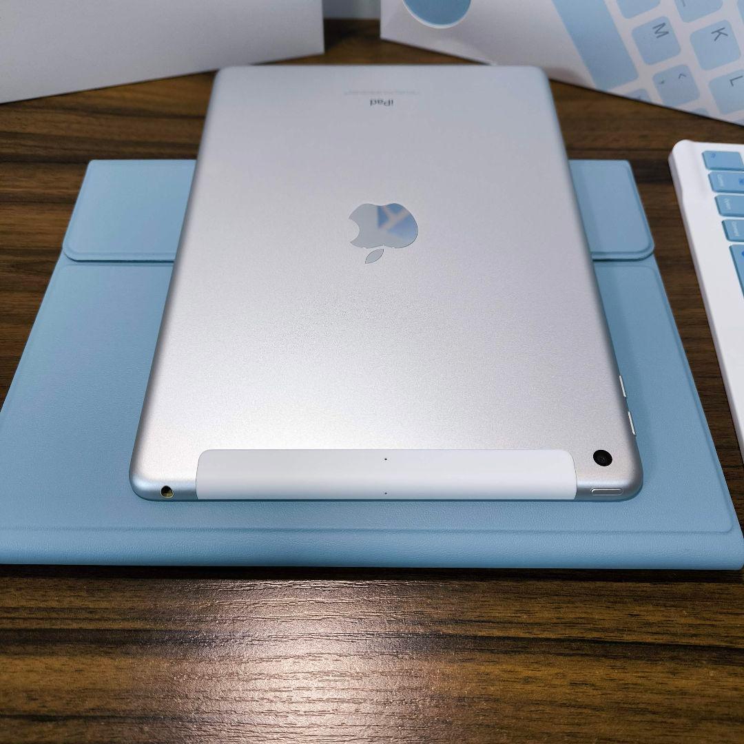 iPad 第5世代 Simフリー 128GB ケースとキーボードセット