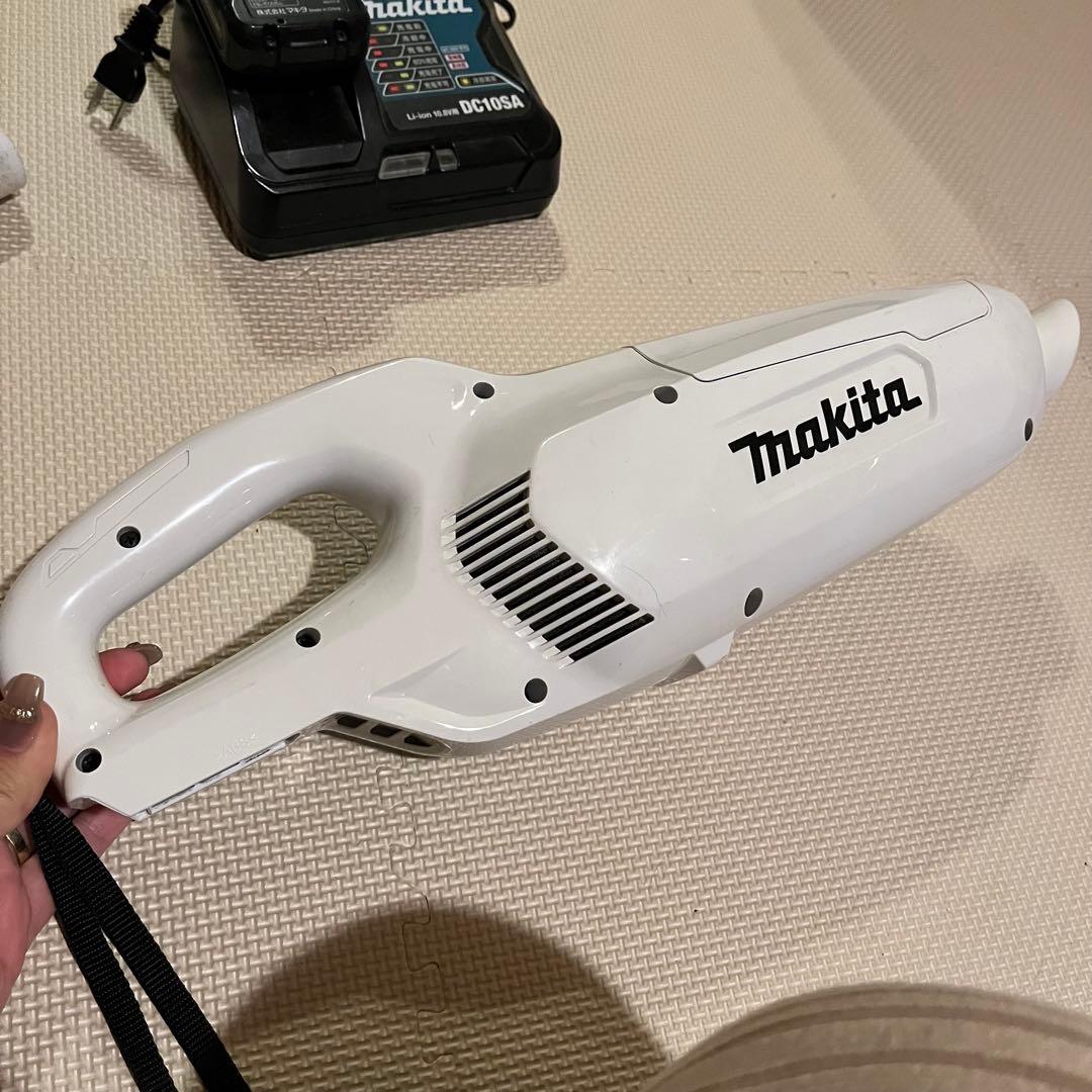 マキタ 充電式クリーナー CL107FD おまけつき