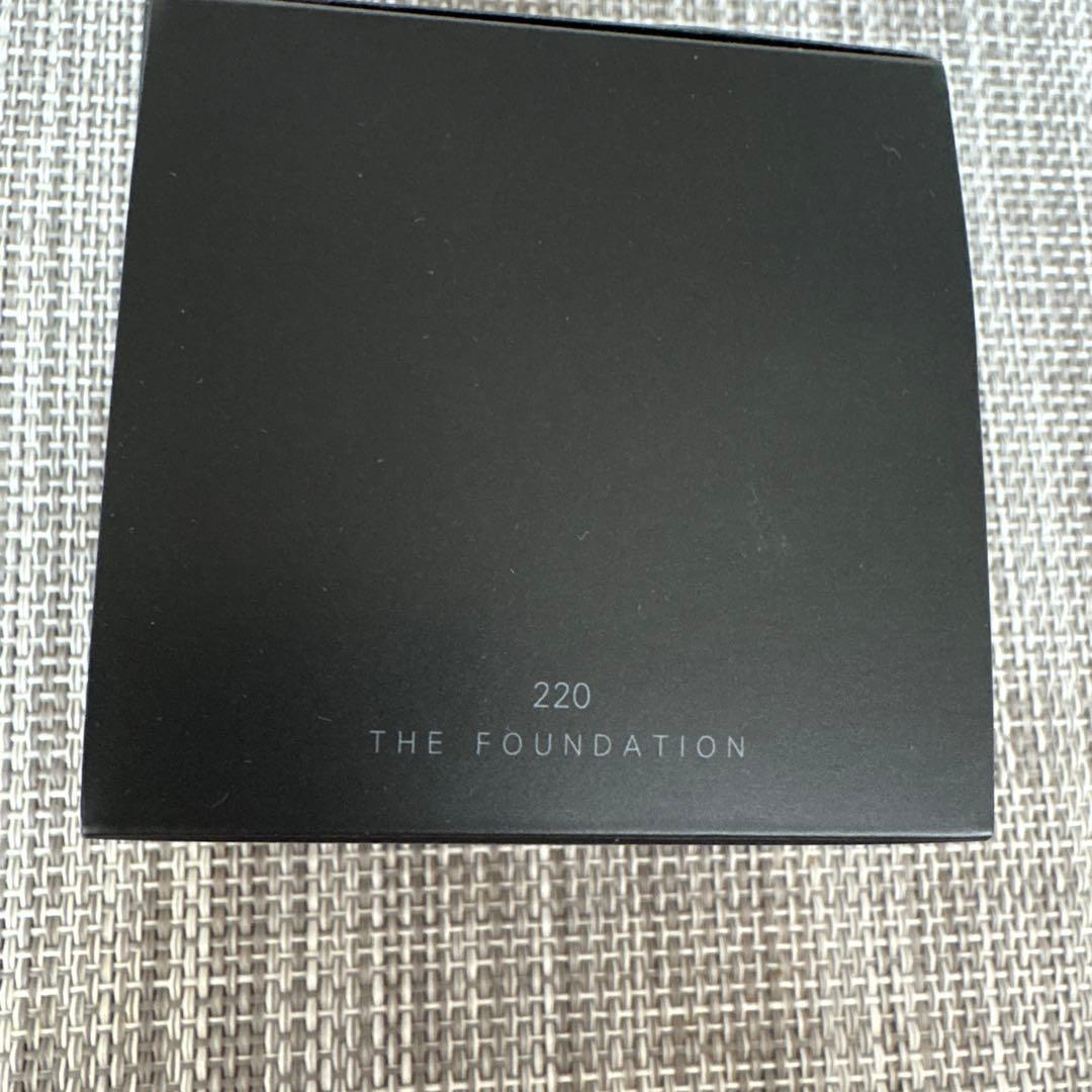 SUQQUザ　ファンデーション 220