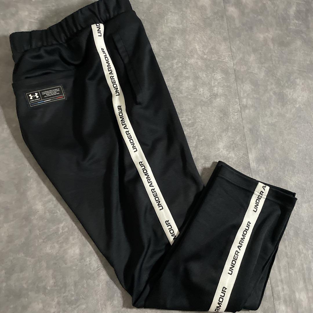23年モデル UNDER ARMOR トラックジャケット&パンツ セットアップ