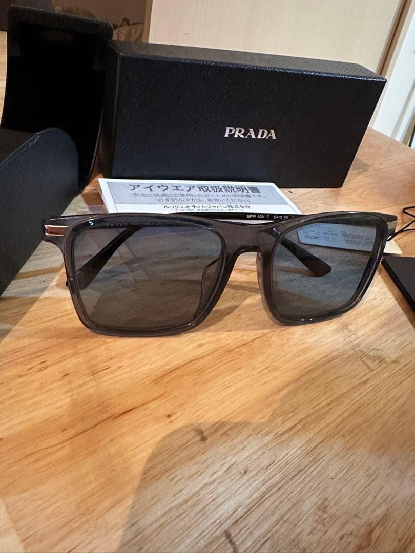 PRADA スクエア型サングラス クリア　ブルー