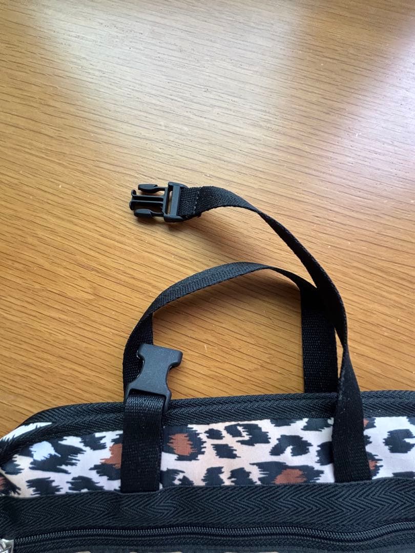 【超レア/未使用】LeSportsac トラベルポーチ 大判 ヒョウ柄