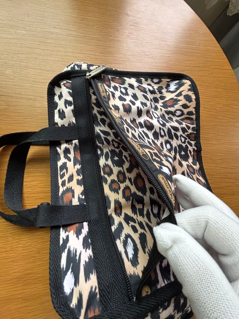 【超レア/未使用】LeSportsac トラベルポーチ 大判 ヒョウ柄