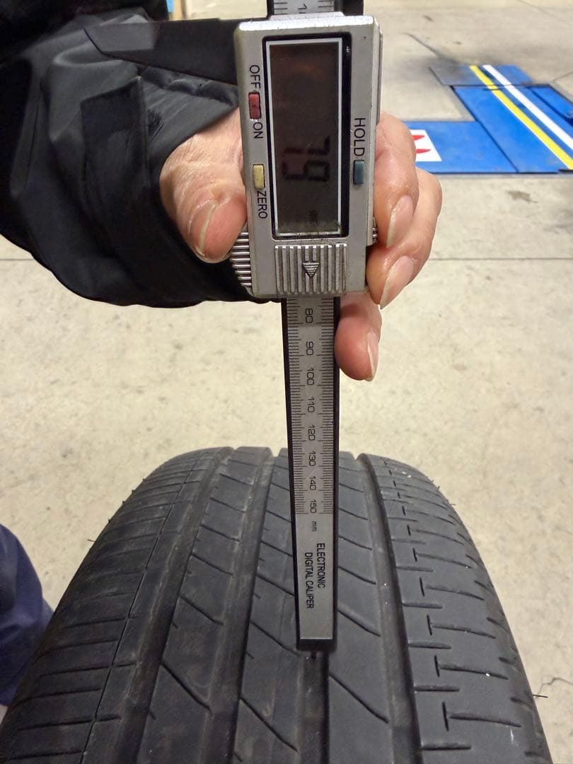 215/45R18 バリ溝！2025年製！サマータイヤ