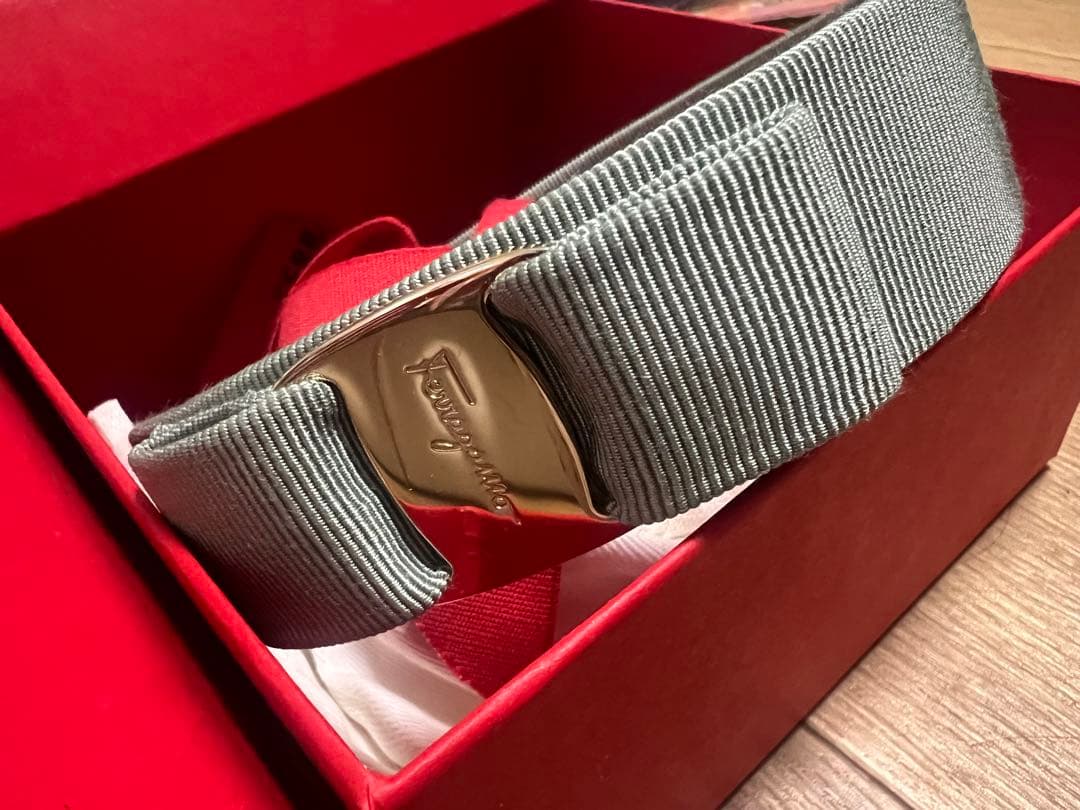 Ferragamo フェラガモ ライトグリーン カチューシャ 新品未使用