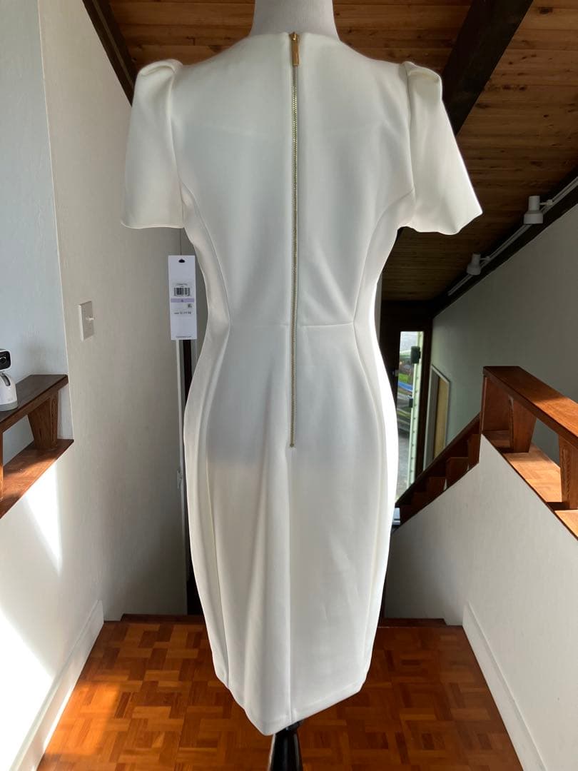 新品   ホワイト ひざ丈ワンピース 半袖 M サイズ6