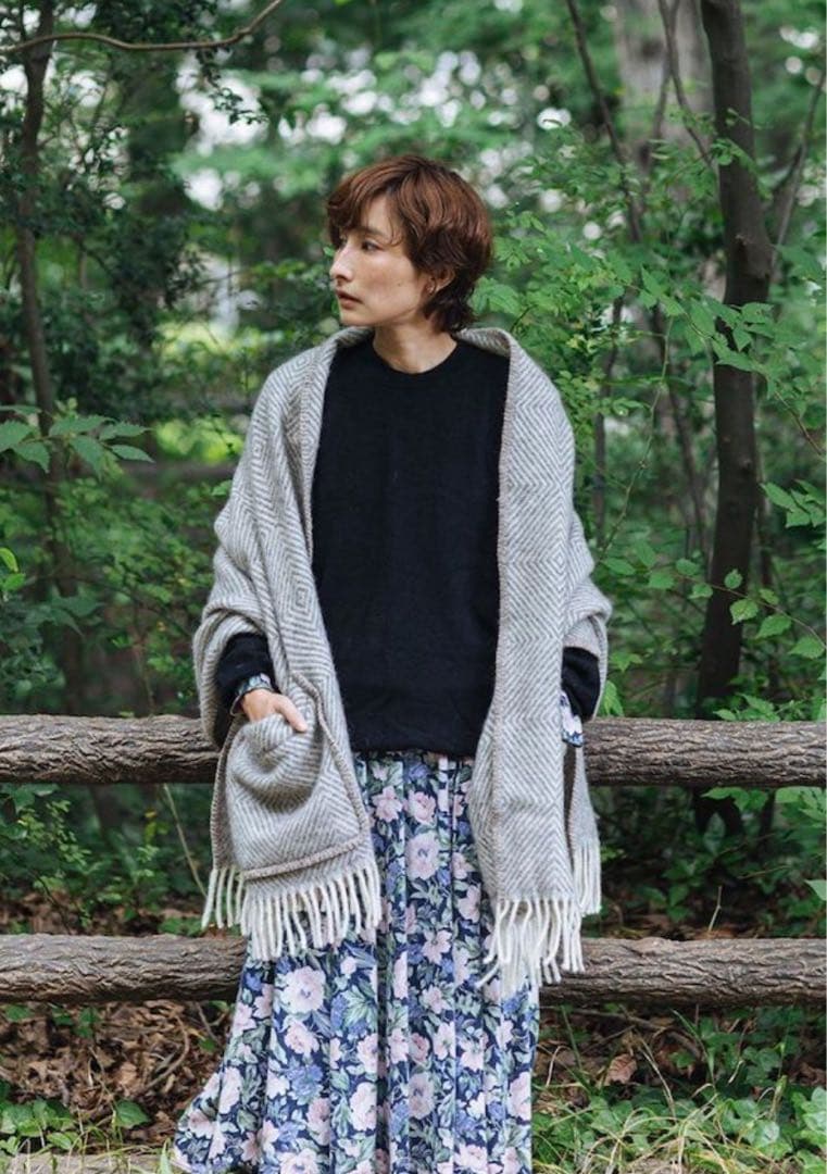 未使用！LAPUAN KANKURIT ショールgrey-white ピン付！