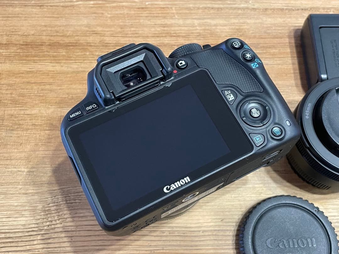 Canon EOS KISS X7 単焦点レンズ2本付き