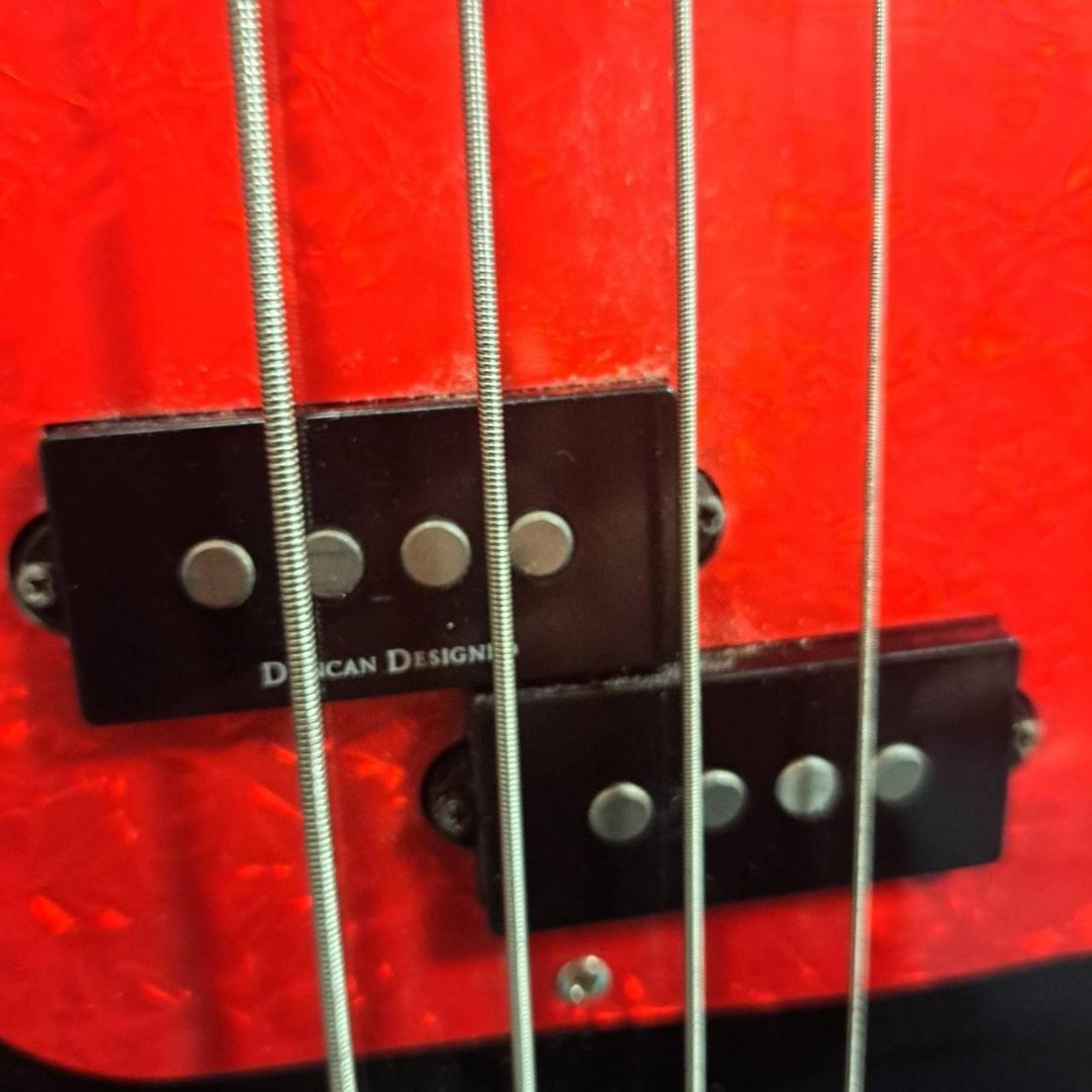Squier Pete Wentz Precision Bass　スクワイヤー